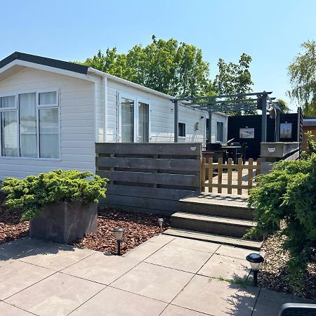 Chalet 3A Op Recreatiepark De Wielen Синт-Мартен Экстерьер фото