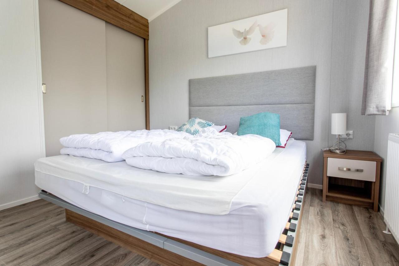 Chalet 3A Op Recreatiepark De Wielen Синт-Мартен Экстерьер фото