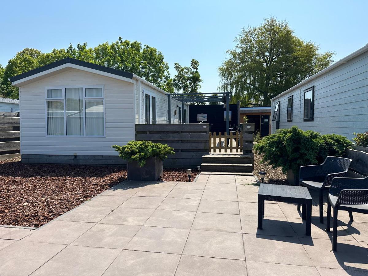 Chalet 3A Op Recreatiepark De Wielen Синт-Мартен Экстерьер фото